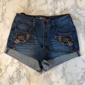 Machine denim shorts with flower embellishment